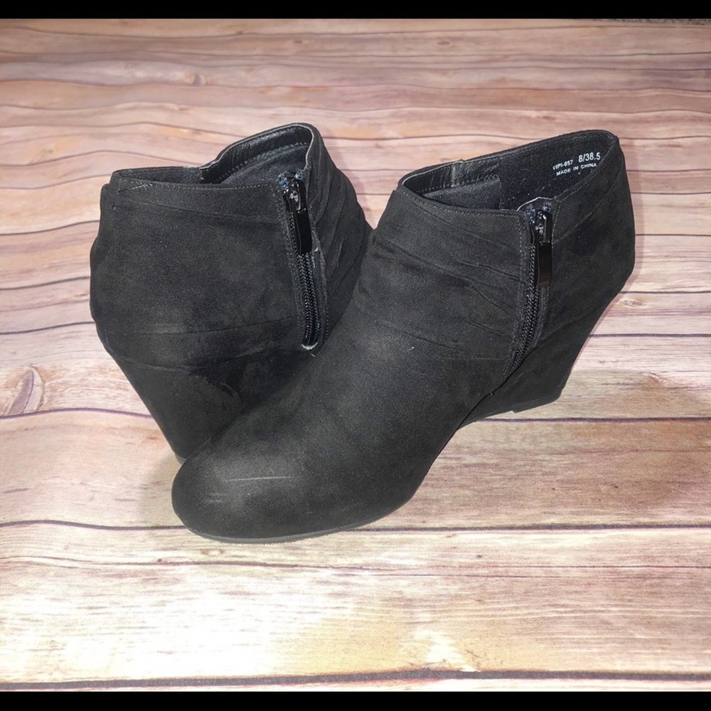CL by Laundry Black Zippered Heels with Bow
